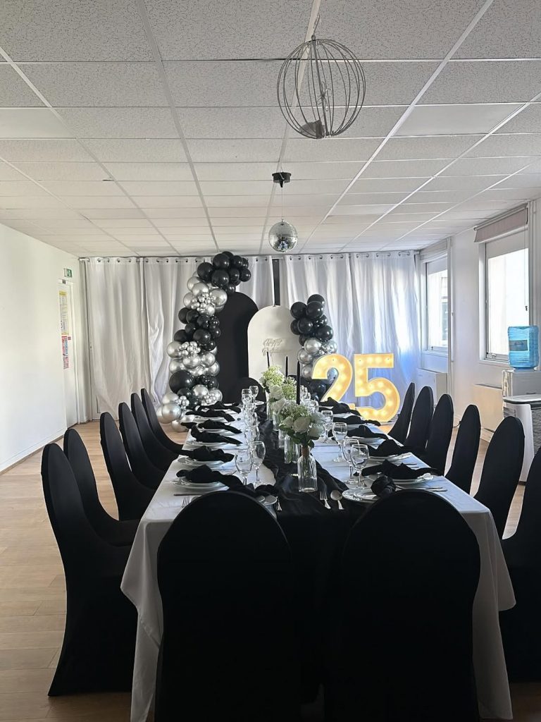 💎 Option 1 – Élégante et sobreUn quart de siècle célébré avec éclat et élégance. ✨Merci à la vi