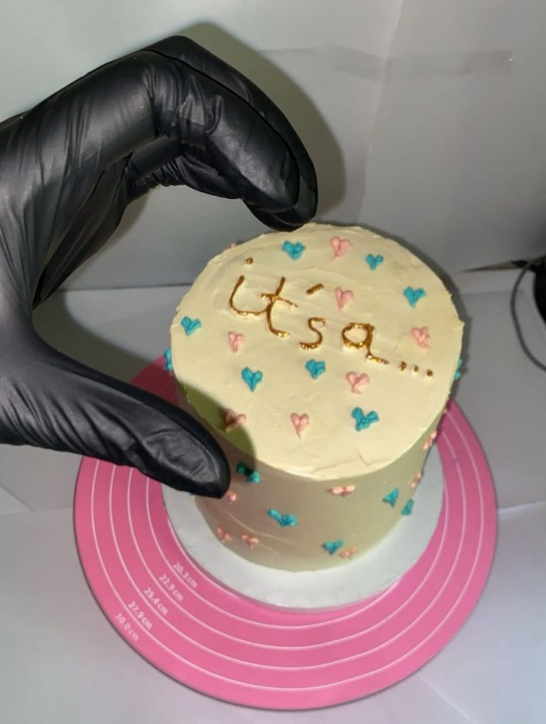 Gender reveal cake 🥹