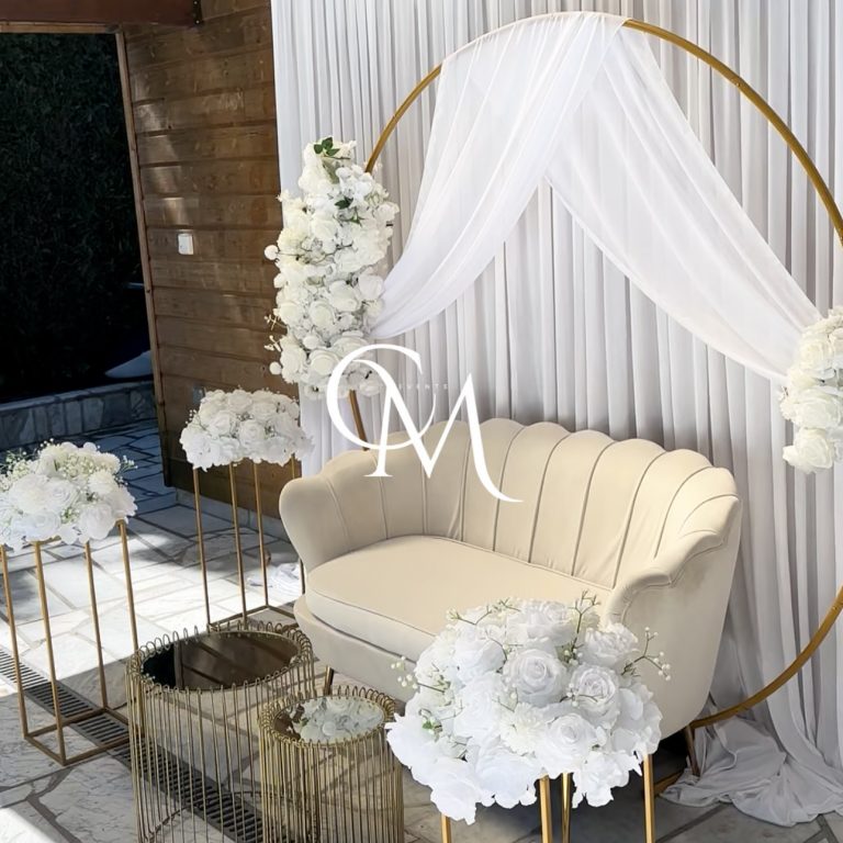 Ton coin marié en extérieur avec ce temps ensoleillé ☀️ #mariage #coinsmariés #decorationmariage